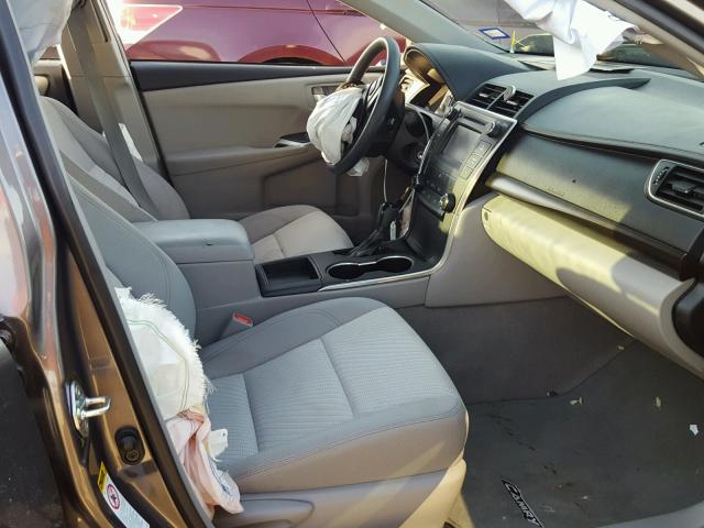4T4BF1FK8FR494813 - 2015 TOYOTA CAMRY LE ნაცრისფერი ფოტო 5