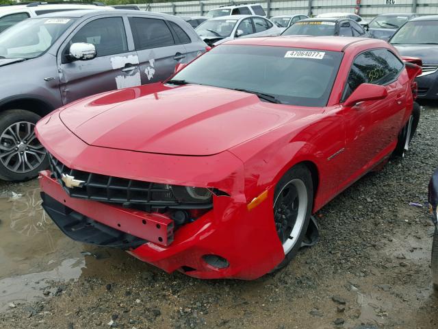 2G1FE1E3XD9184923 - 2013 CHEVROLET CAMARO RED photo 2