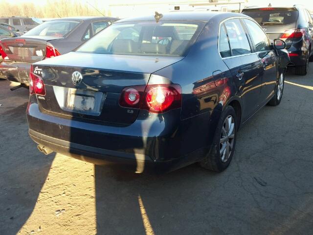 3VWRX7AJ6AM034250 - 2010 VOLKSWAGEN JETTA SE 蓝色 照片 4