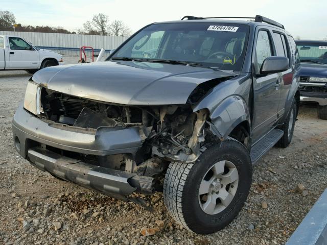 5N1AR18W75C765913 - 2005 NISSAN PATHFINDER GRAY photo 2