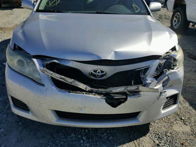 4T1BF3EK5BU657550 - 2011 TOYOTA CAMRY BASE SILVER photo 9