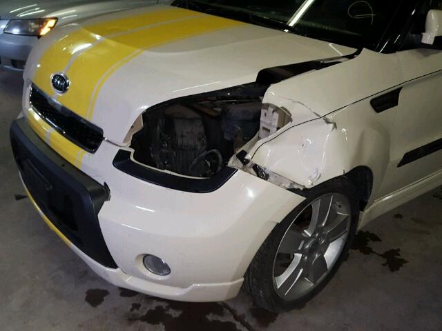 KNDJT2A26B7713194 - 2011 KIA SOUL + WHITE photo 9