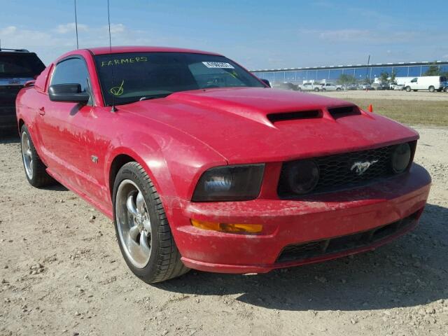 1ZVFT82H575204810 - 2007 FORD MUSTANG GT RED photo 1