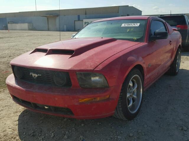 1ZVFT82H575204810 - 2007 FORD MUSTANG GT RED photo 2