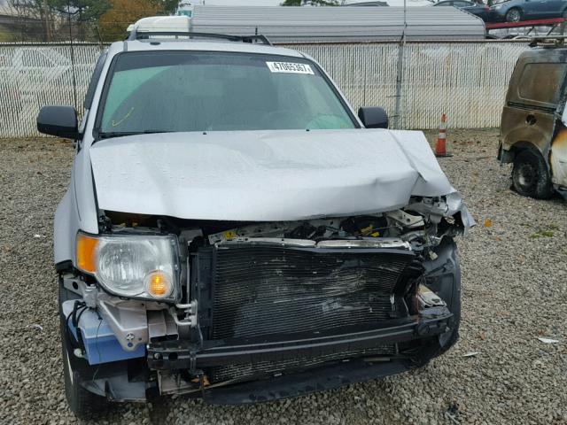 1FMCU0DG1BKA20561 - 2011 FORD ESCAPE XLT SILVER photo 9