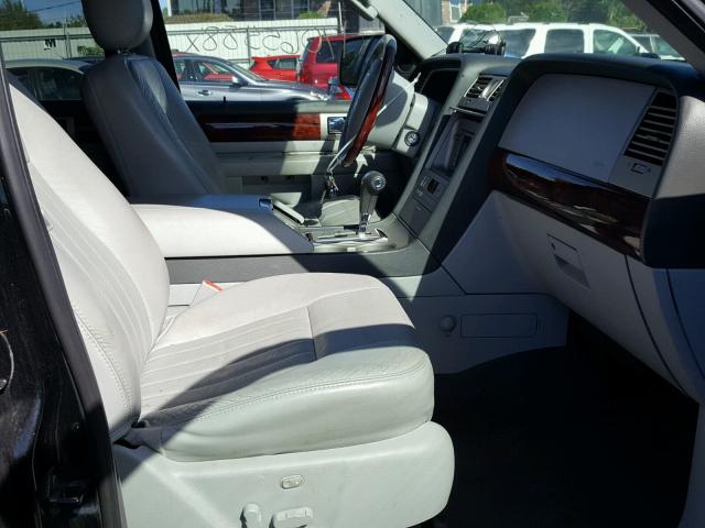 5LMFU28545LJ08372 - 2005 LINCOLN NAVIGATOR შავი ფოტო 5