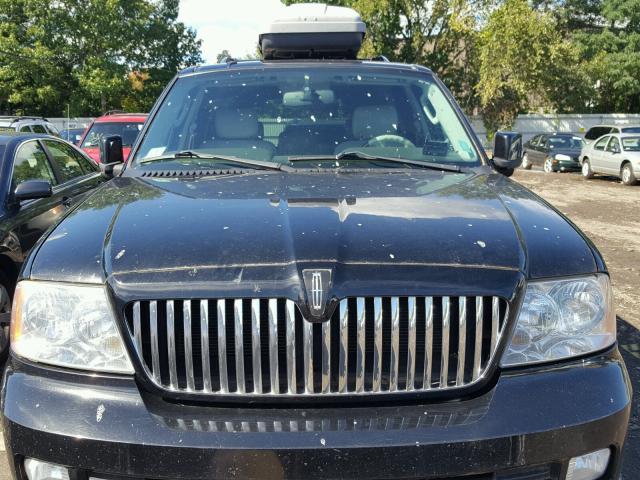 5LMFU28545LJ08372 - 2005 LINCOLN NAVIGATOR შავი ფოტო 9