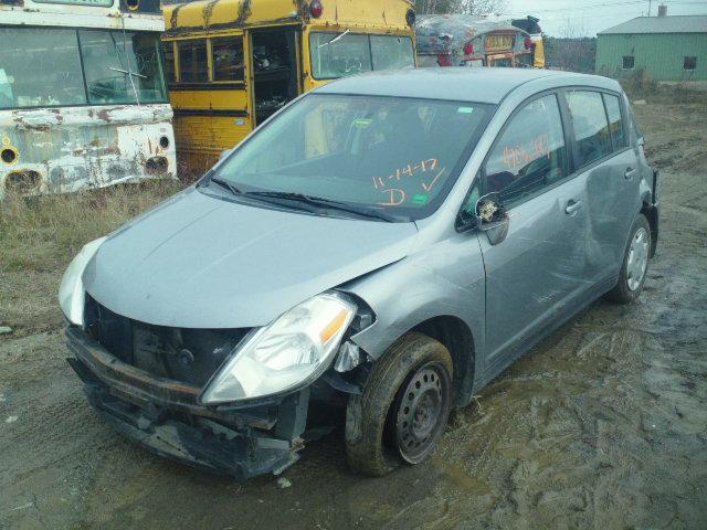 3N1BC13E88L424122 - 2008 NISSAN VERSA S GRAY photo 2