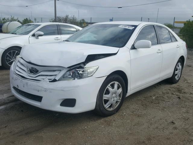 4T1BF3EK1BU772680 - 2011 TOYOTA CAMRY BASE WHITE photo 2