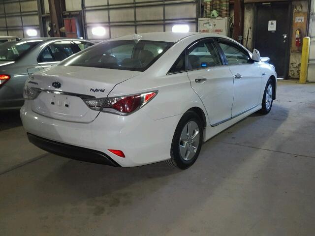 KMHEC4A46CA023086 - 2012 HYUNDAI SONATA HYB WHITE photo 4