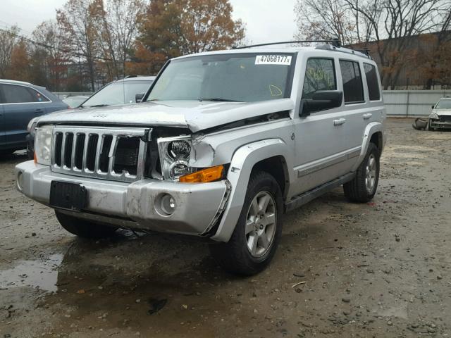 1J8HG58266C105739 - 2006 JEEP COMMANDER SILVER photo 2