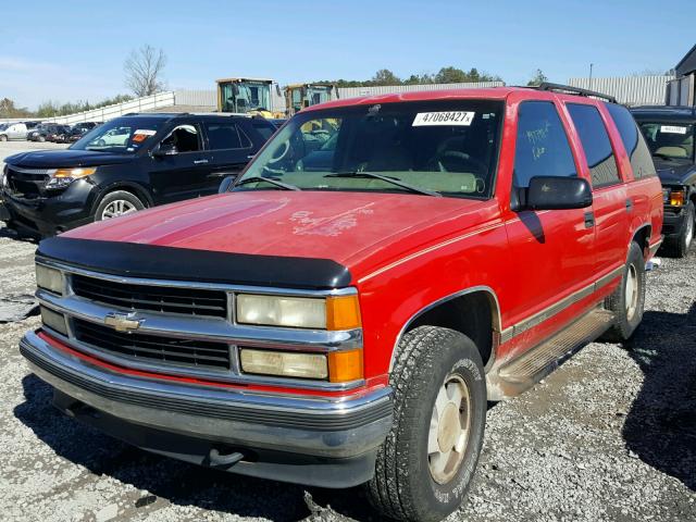 1GNEK13R5WJ332493 - 1998 CHEVROLET TAHOE K150 RED photo 2