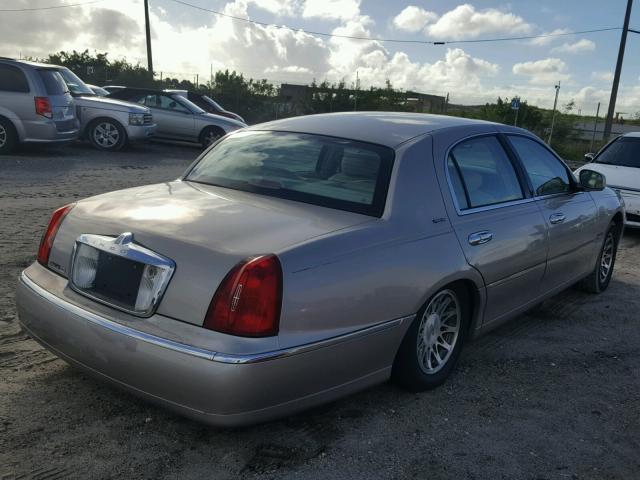 1LNHM82W32Y654305 - 2002 LINCOLN TOWN CAR S SILVER photo 4