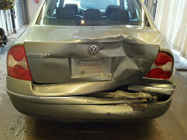 WVWPD63B14E126640 - 2004 VOLKSWAGEN PASSAT GLS GREEN photo 9