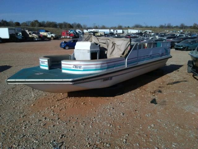 0MCL225BJ495 - 1996 LOWE BOAT WHITE photo 2