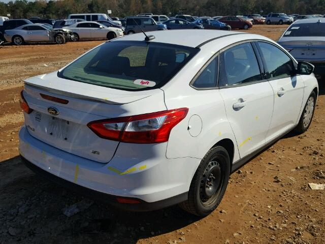 1FAHP3F20CL345966 - 2012 FORD FOCUS SE WHITE photo 4