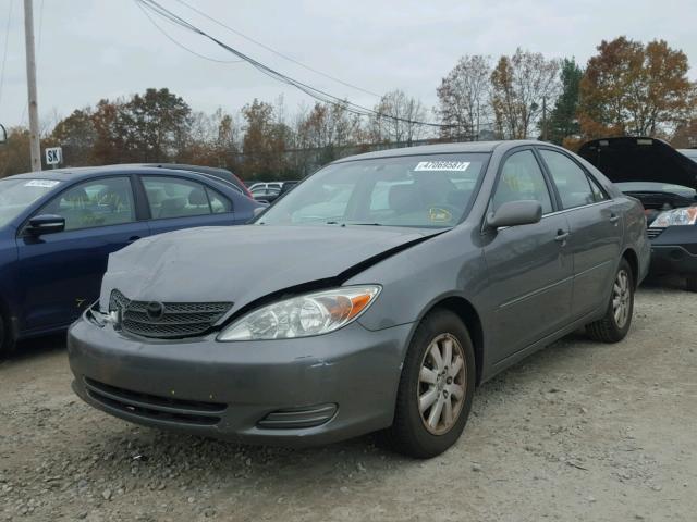 4T1BE32K12U601239 - 2002 TOYOTA CAMRY LE GRAY photo 2