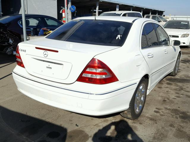 WDBRF61J05A679557 - 2005 MERCEDES-BENZ C 240 WHITE photo 4