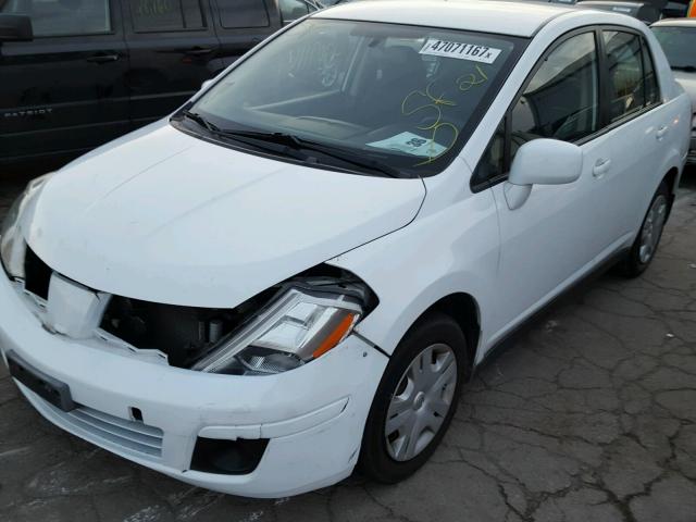 3N1BC1APXBL450118 - 2011 NISSAN VERSA S WHITE photo 2