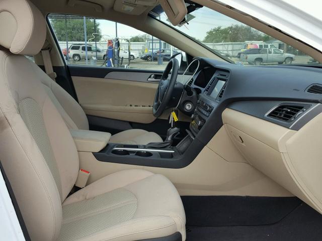 5NPE24AF6HH449708 - 2017 HYUNDAI SONATA SE WHITE photo 5