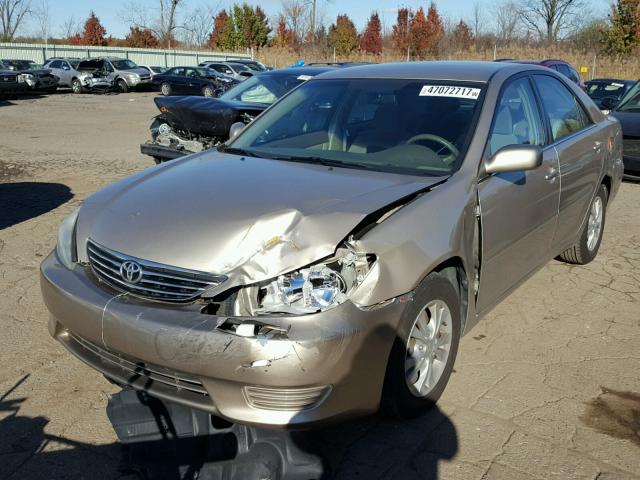 4T1BF32K75U590913 - 2005 TOYOTA CAMRY LE TAN photo 2