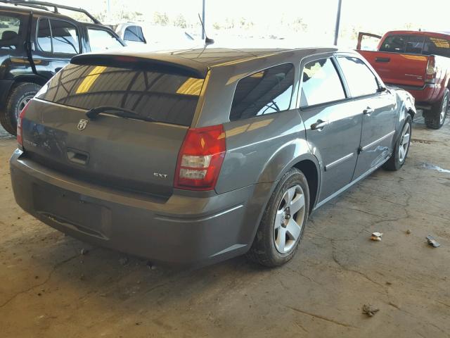 2D4FV37VX8H236583 - 2008 DODGE MAGNUM SXT GRAY photo 4