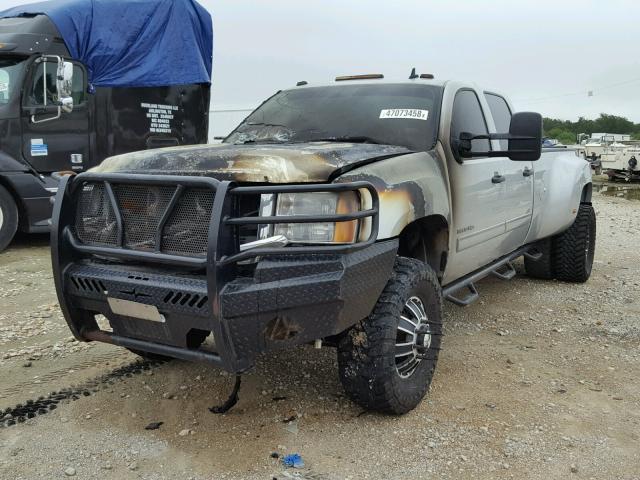 1GT423C8XCF111414 - 2012 GMC SIERRA K35 SILVER photo 2