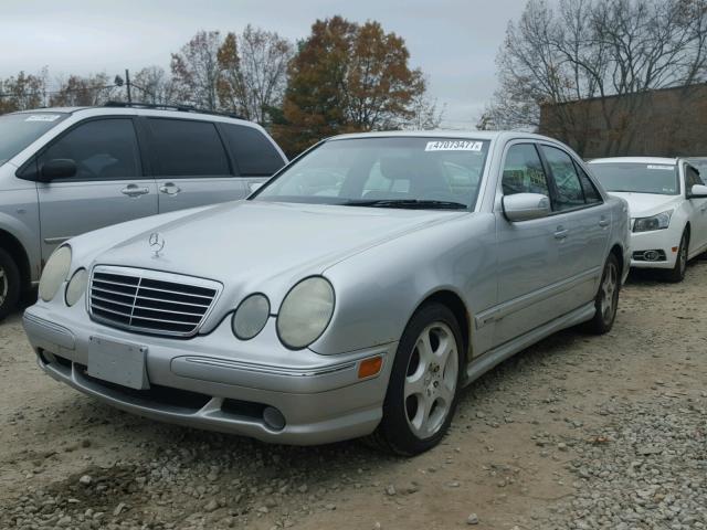 WDBJF70J11B177570 - 2001 MERCEDES-BENZ E 430 SILVER photo 2