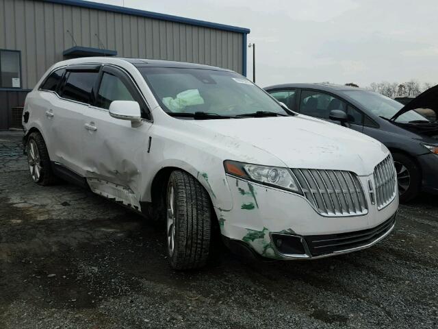 2LMHJ5AT6ABJ03302 - 2010 LINCOLN MKT WHITE photo 1