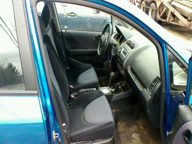 JHMGD38468S033658 - 2008 HONDA FIT BLUE photo 5