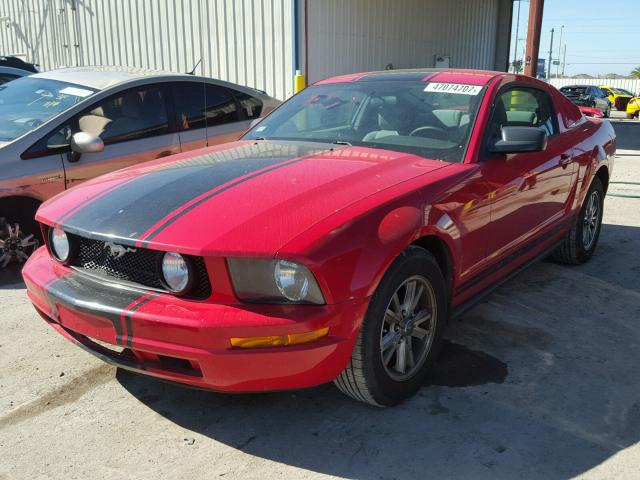 1ZVFT80N165179296 - 2006 FORD MUSTANG RED photo 2