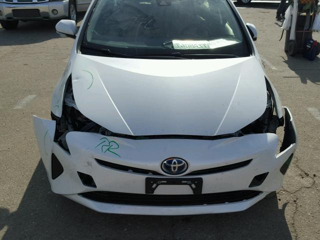 JTDKBRFU1H3043483 - 2017 TOYOTA PRIUS WHITE photo 9