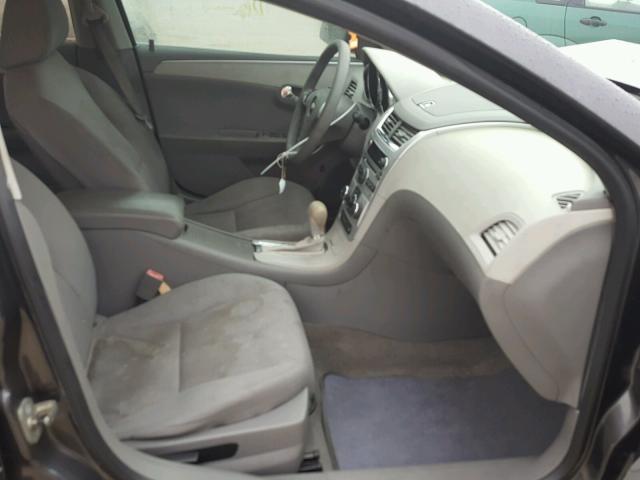 1G1ZA5E08AF216728 - 2010 CHEVROLET MALIBU LS ნაცრისფერი ფოტო 5