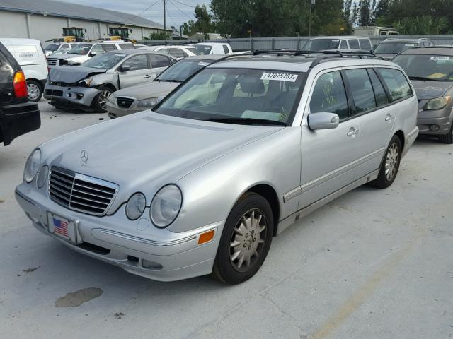 WDBJH82J3YX040611 - 2000 MERCEDES-BENZ E 320 4MAT SILVER photo 2