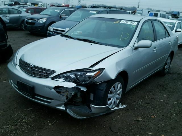 4T1BE32K22U061528 - 2002 TOYOTA CAMRY LE 银色 照片 2