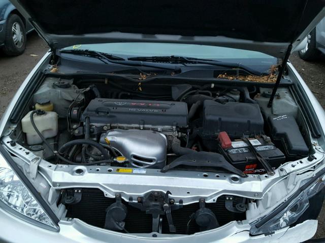 4T1BE32K22U061528 - 2002 TOYOTA CAMRY LE 银色 照片 7