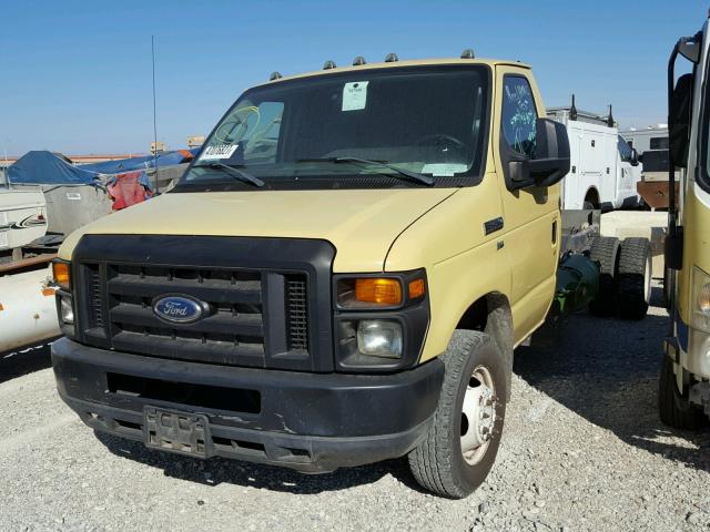 1FDXE4FL0ADA80852 - 2010 FORD ECONOLINE YELLOW photo 2