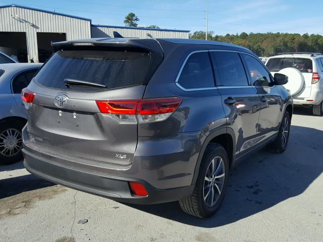 5TDKZRFH3HS518743 - 2017 TOYOTA HIGHLANDER GRAY photo 4