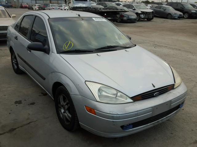 1FAFP33P6YW319529 - 2000 FORD FOCUS LX SILVER photo 1