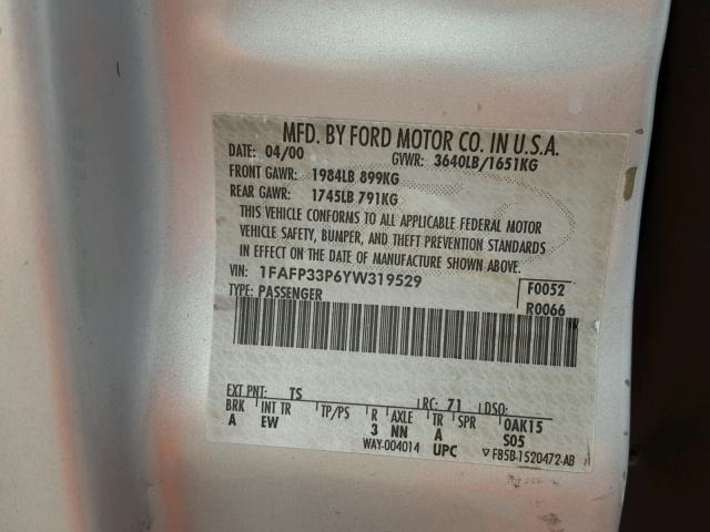 1FAFP33P6YW319529 - 2000 FORD FOCUS LX SILVER photo 10