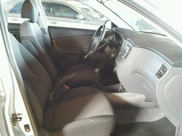 KNADE123766081887 - 2006 KIA RIO SILVER photo 5