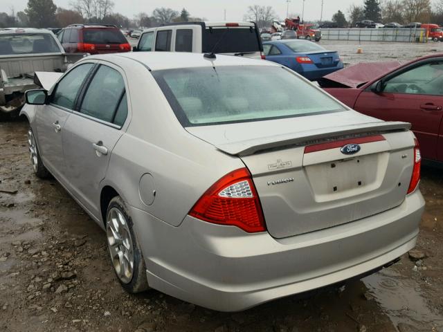 3FAHP0HA7AR238379 - 2010 FORD FUSION SE SILVER photo 3