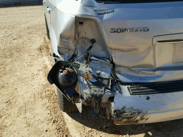 KNDJD733165568678 - 2006 KIA SORENTO EX SILVER photo 9