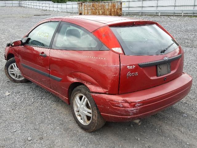 3FAHP313X4R108405 - 2004 FORD FOCUS ZX3 RED photo 3