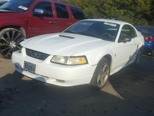 1FAFP4042YF129002 - 2000 FORD MUSTANG WHITE photo 2