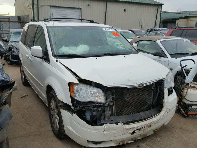 2A8HR54P48R132900 - 2008 CHRYSLER TOWN & COU WHITE photo 1