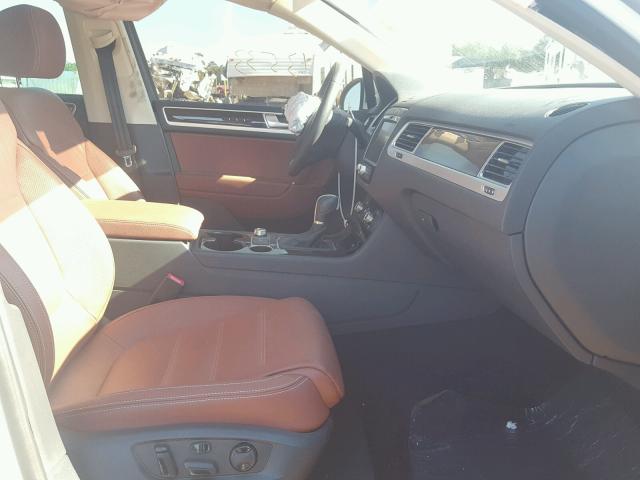 WVGGF7BP2HD003370 - 2017 VOLKSWAGEN TOUAREG EX 白色 照片 5