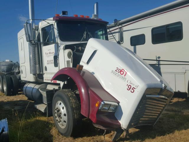 1XKDDB9X5SS642582 - 1995 KENWORTH CONSTRUCTI WHITE photo 1