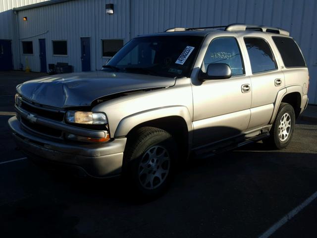 1GNEK13T21R214682 - 2001 CHEVROLET TAHOE K150 SILVER photo 2