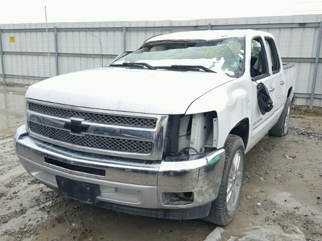 1GB4KZCL0BF159434 - 2011 CHEVROLET SILVERADO WHITE photo 2